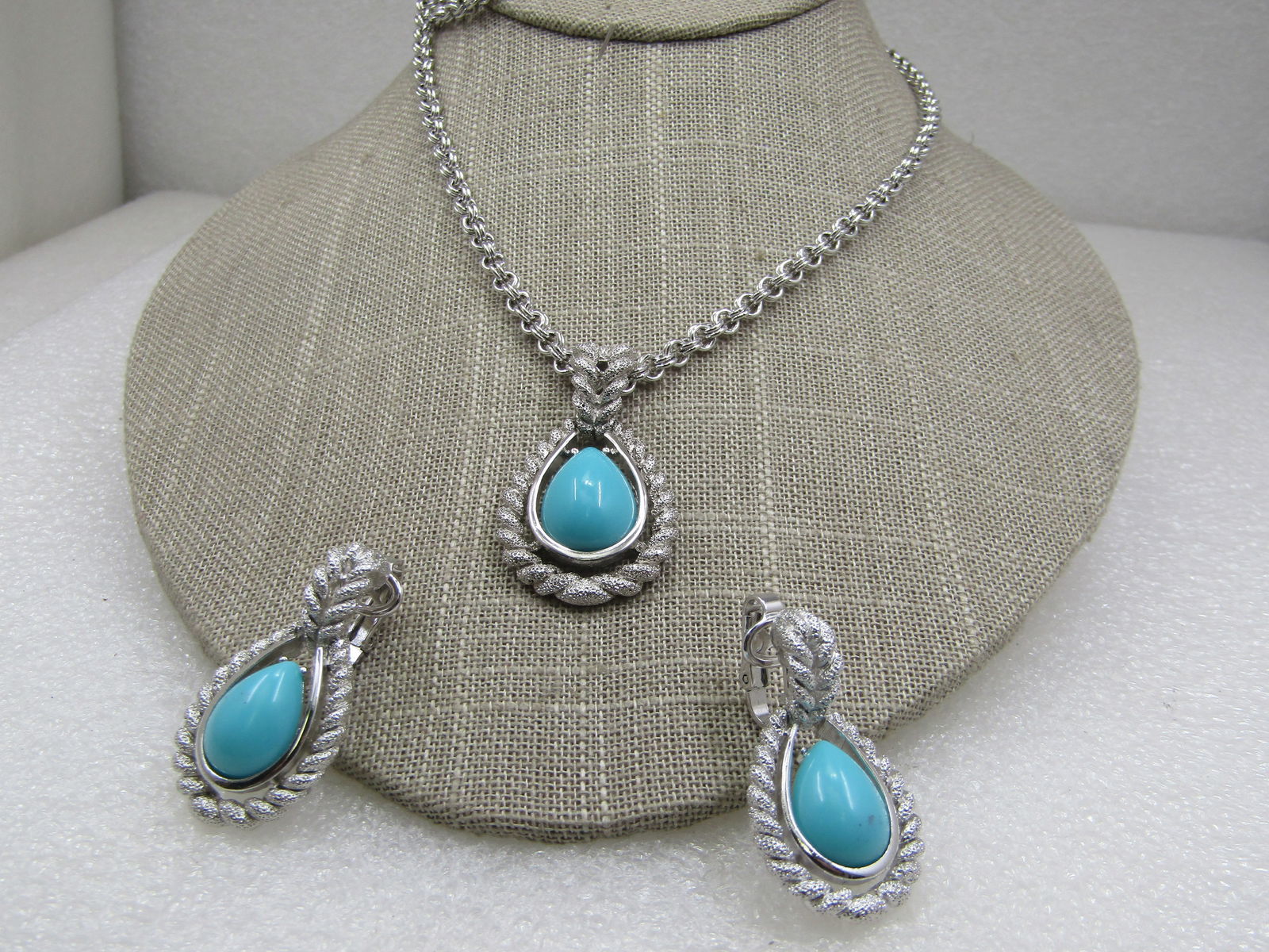 Vintage Faux Turquoise Necklace & Clip Earrings Set, Avon: Title: Vintage Faux Turquoise Necklace & Clip Earrings Set, Avon Description: Vintage Faux Turquoise Necklace & Clip Earrings Set, Avon, Southwestern appeal. Double strand, double link chain , 4mm wid