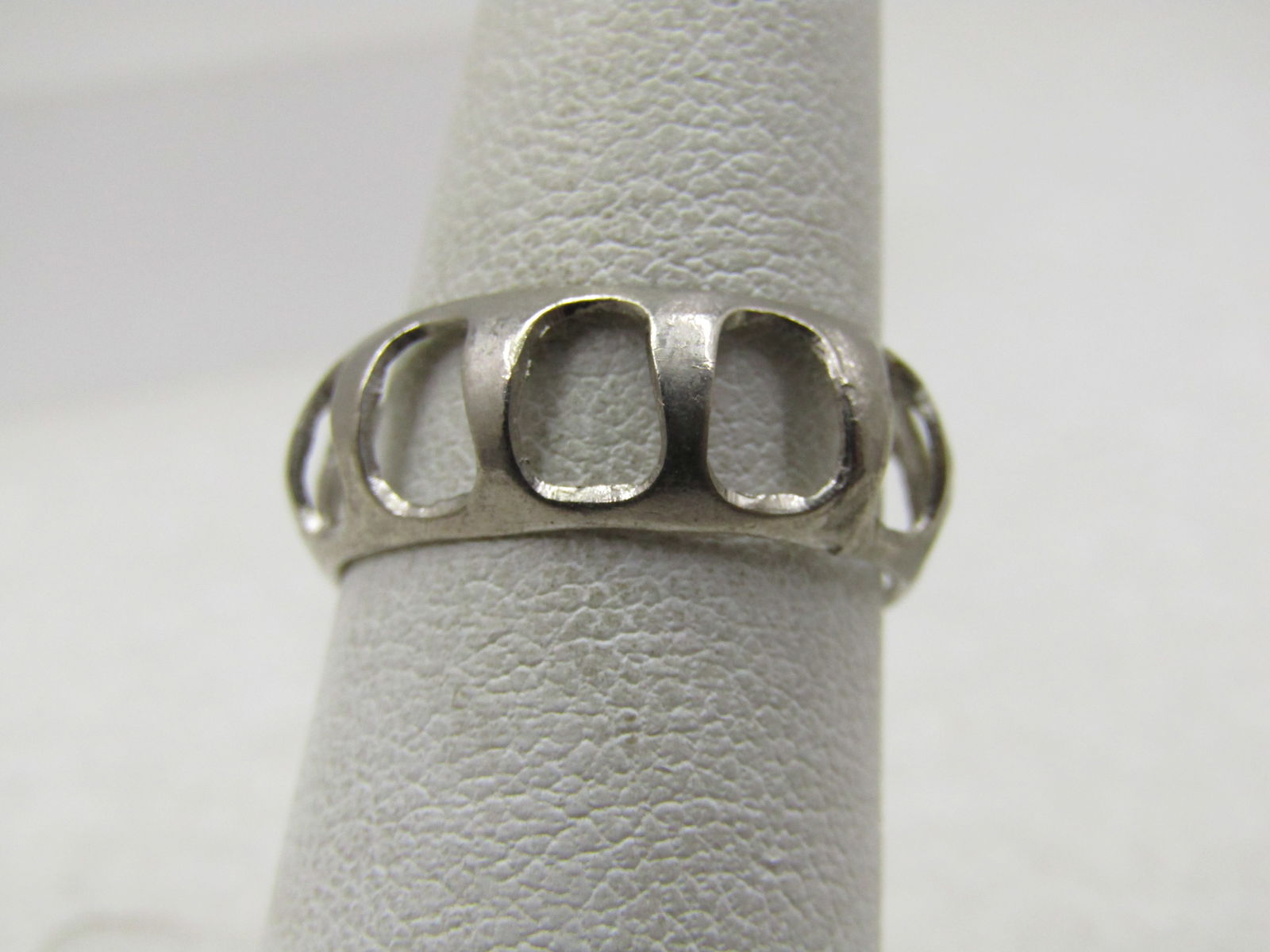 Vintage Sterling Open Oval Band Ring, Sz. 7. (1 of 5)