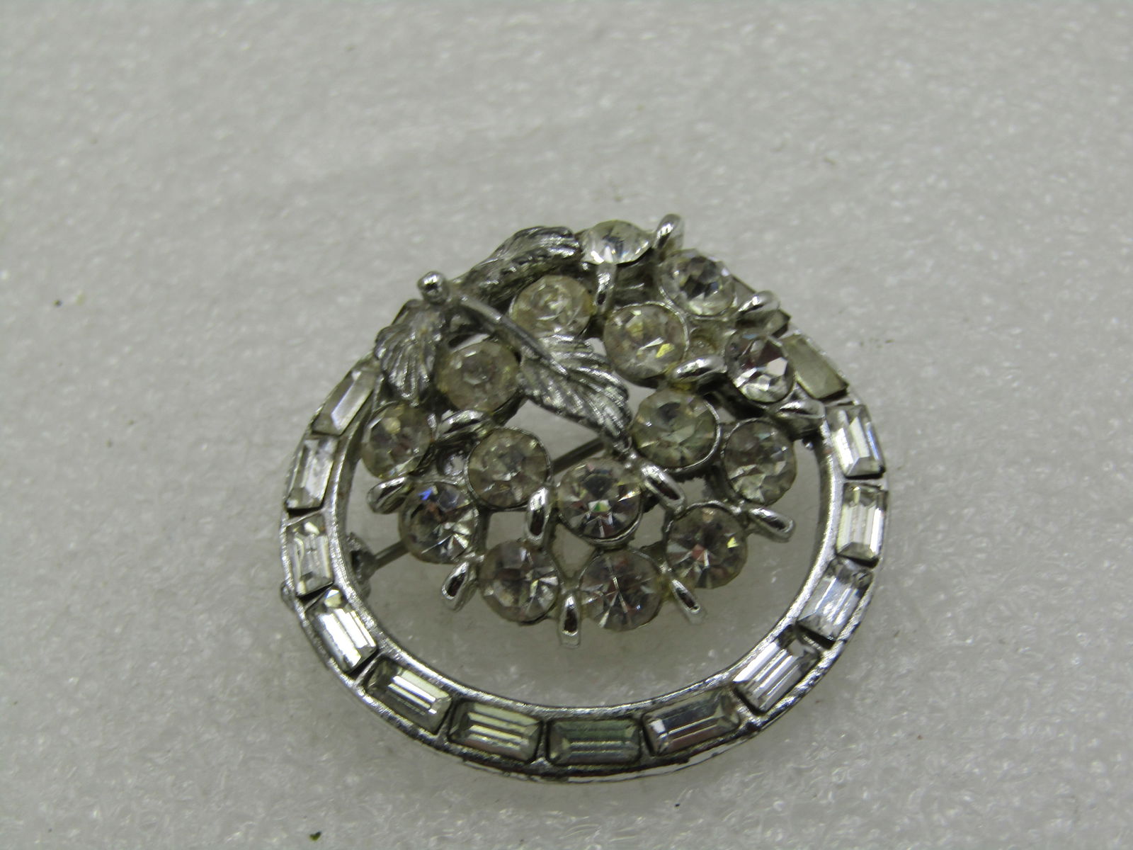 Vintage Rhinestone Cluster Circle Brooch with Baguettes, 1940's-1950's - 5