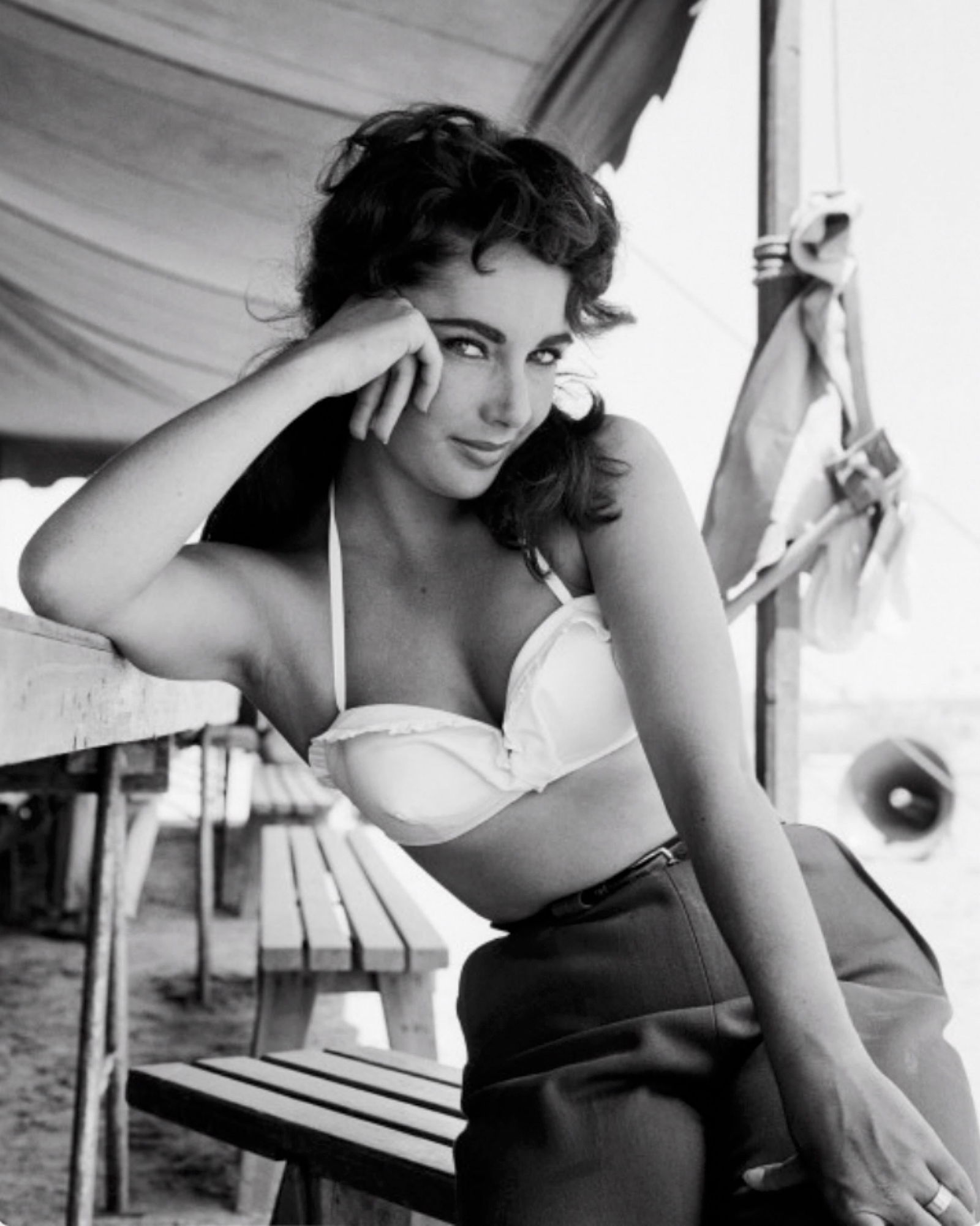 Elizabeth Taylor on the Set of "Giant" - Oversize Print: 1955 (Printed Later): Title: Elizabeth Taylor on the Set of "Giant" - Oversize Print: 1955 (Printed Later) Description: Elizabeth Taylor on the Set of "Giant" by Globe Photos This stunning black and white image features ac