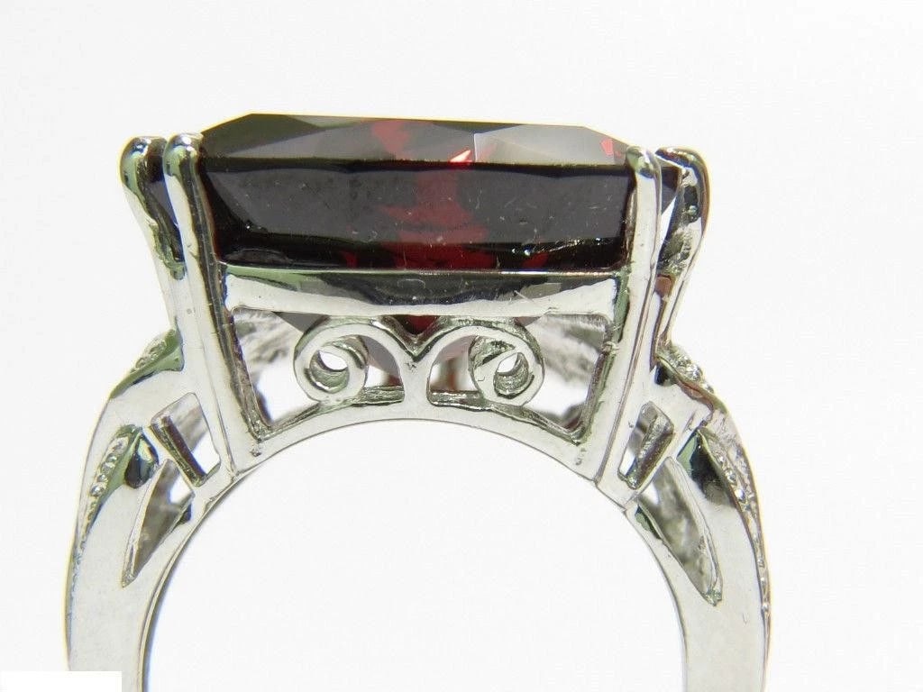 Triangular-Cut Garnet Ring with Natural Diamonds 14kt** - 4