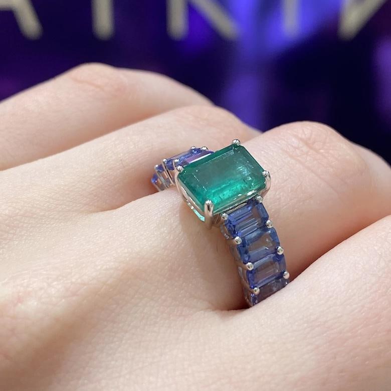 Stylish Emerald Blue Sapphire White 18K Gold Band Ring for Her - 7