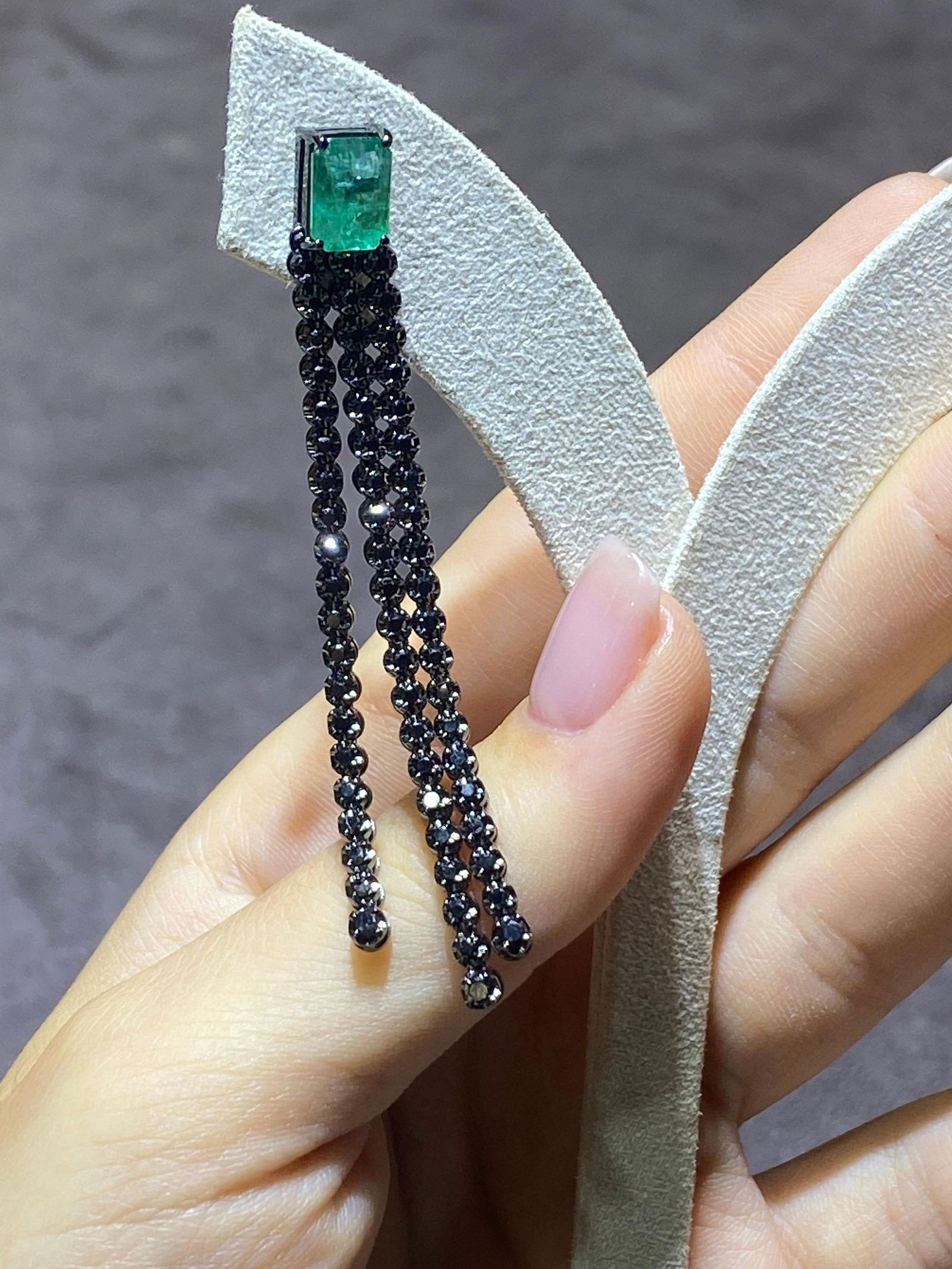 Precious Dangle Emerald Gold 18K Earrings for Her - 4