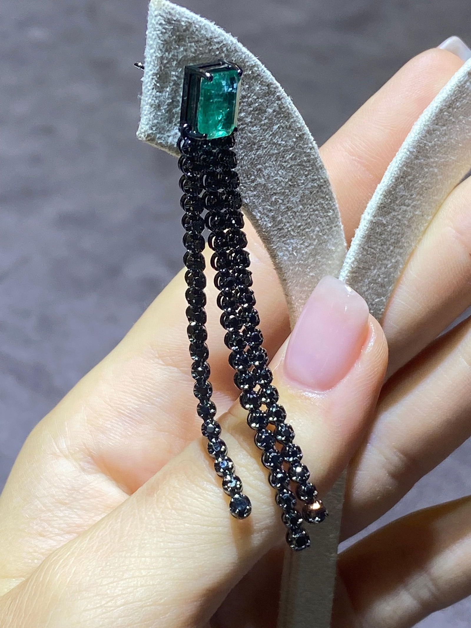 Precious Dangle Emerald Gold 18K Earrings for Her - 9