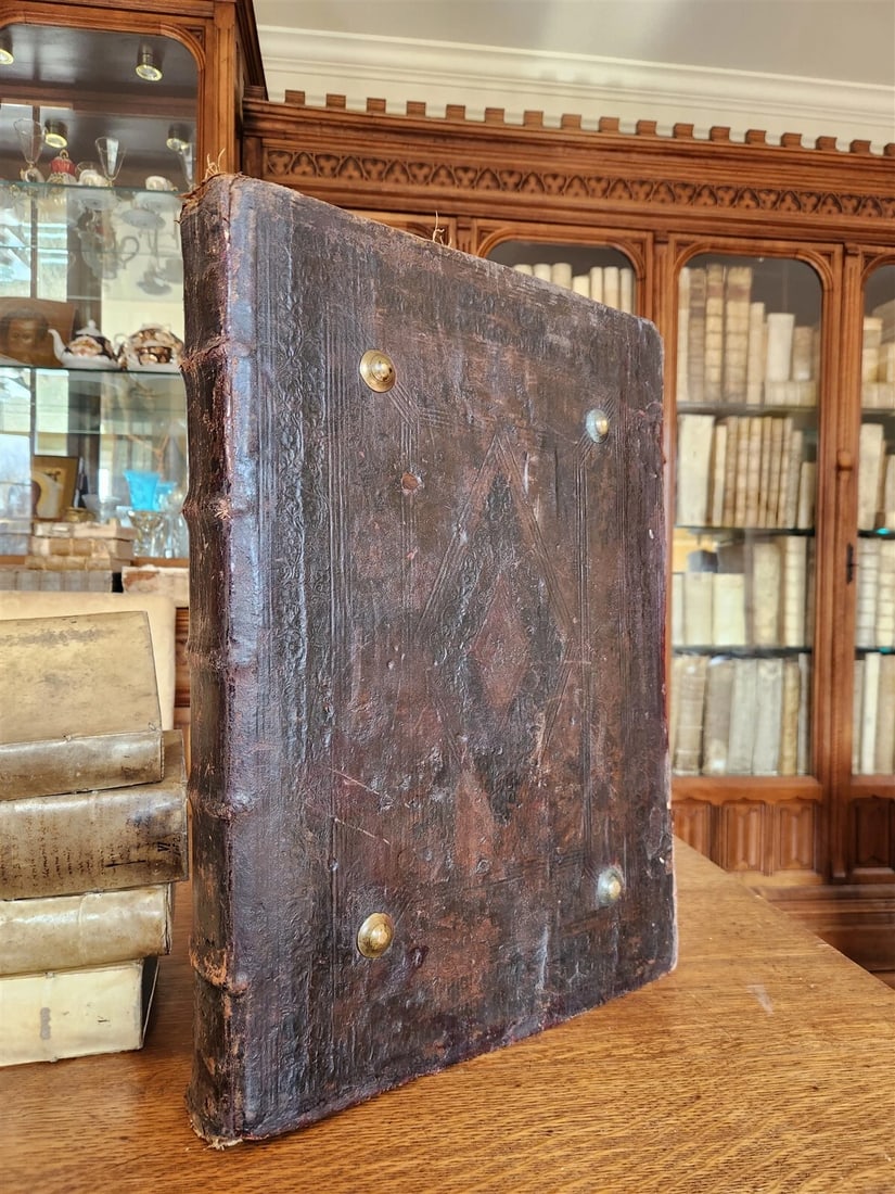 1789 GRADUALE ROMANUM antique ANTIPHONAL LARGE FOLIO 13 x 19": Title: 1789 GRADUALE ROMANUM antique ANTIPHONAL LARGE FOLIO 13 x 19" Description: GRADUALE ROMANUM de tempore et sanctis: Ad normam missalis ex decreto sacrosancti Concilii Tridentini restituti... Ven