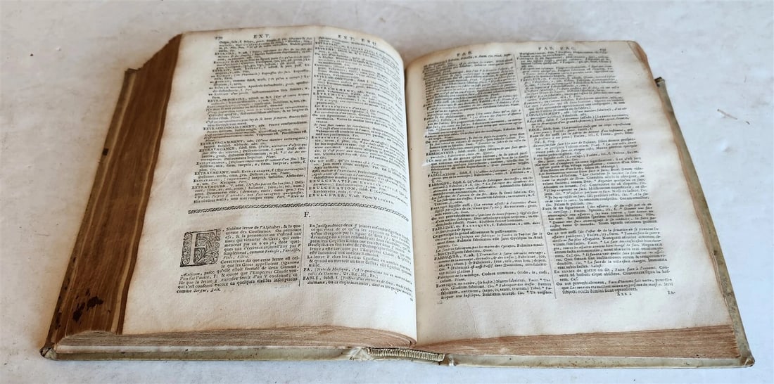 1710 LATIN FRENCH DICTIONARY antique w/ BLIND STAMPED VELLUM BINDING - 9