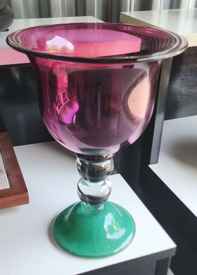 Striking tricolor vintage oversize heavy art glass goblet-style vase. Makes statement in any decor.: Title: Striking tricolor vintage oversize heavy art glass goblet-style vase. Makes statement in any decor. Description: Striking tricolor vintage oversize heavy art glass goblet-style vase. Makes stat