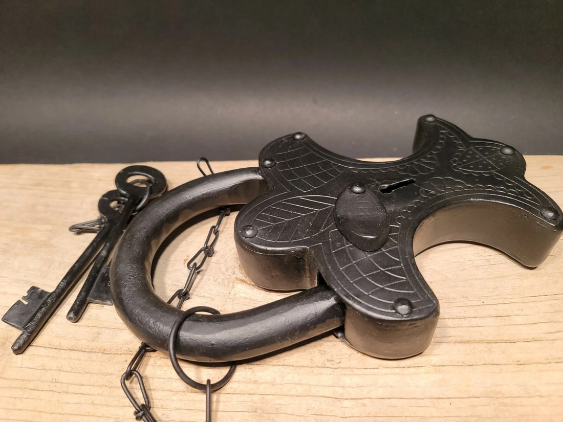 Large 9 1/2" Cast Iron Padlock Lock & Key - 10