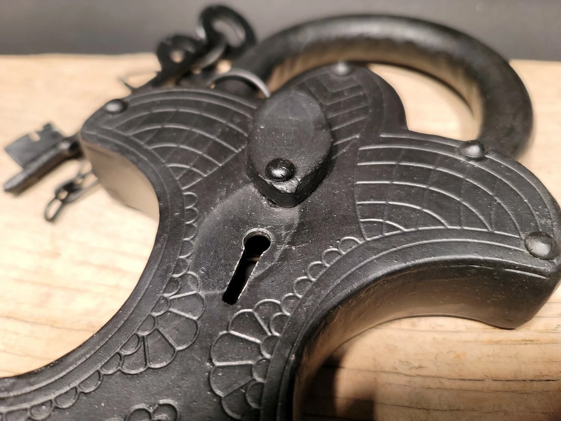 Large 9 1/2" Cast Iron Padlock Lock & Key - 12