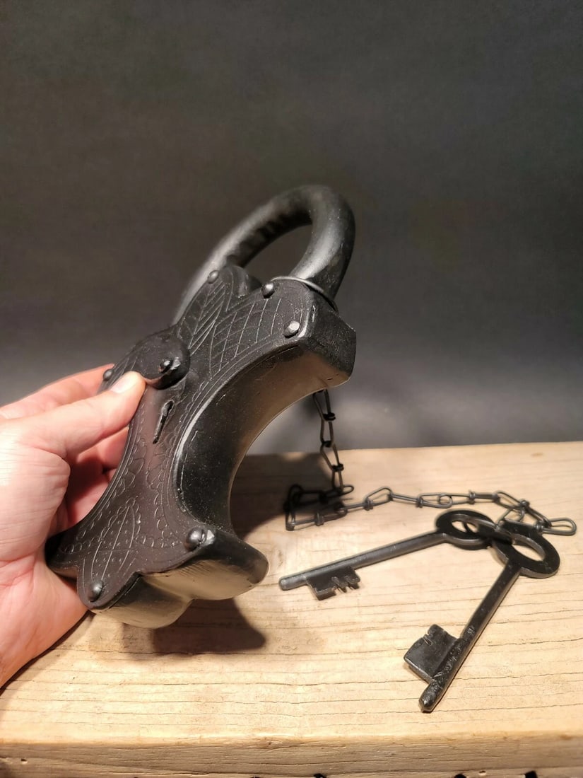 Large 9 1/2" Cast Iron Padlock Lock & Key - 2