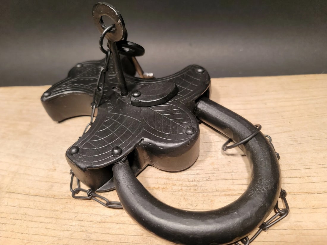 Large 9 1/2" Cast Iron Padlock Lock & Key - 8