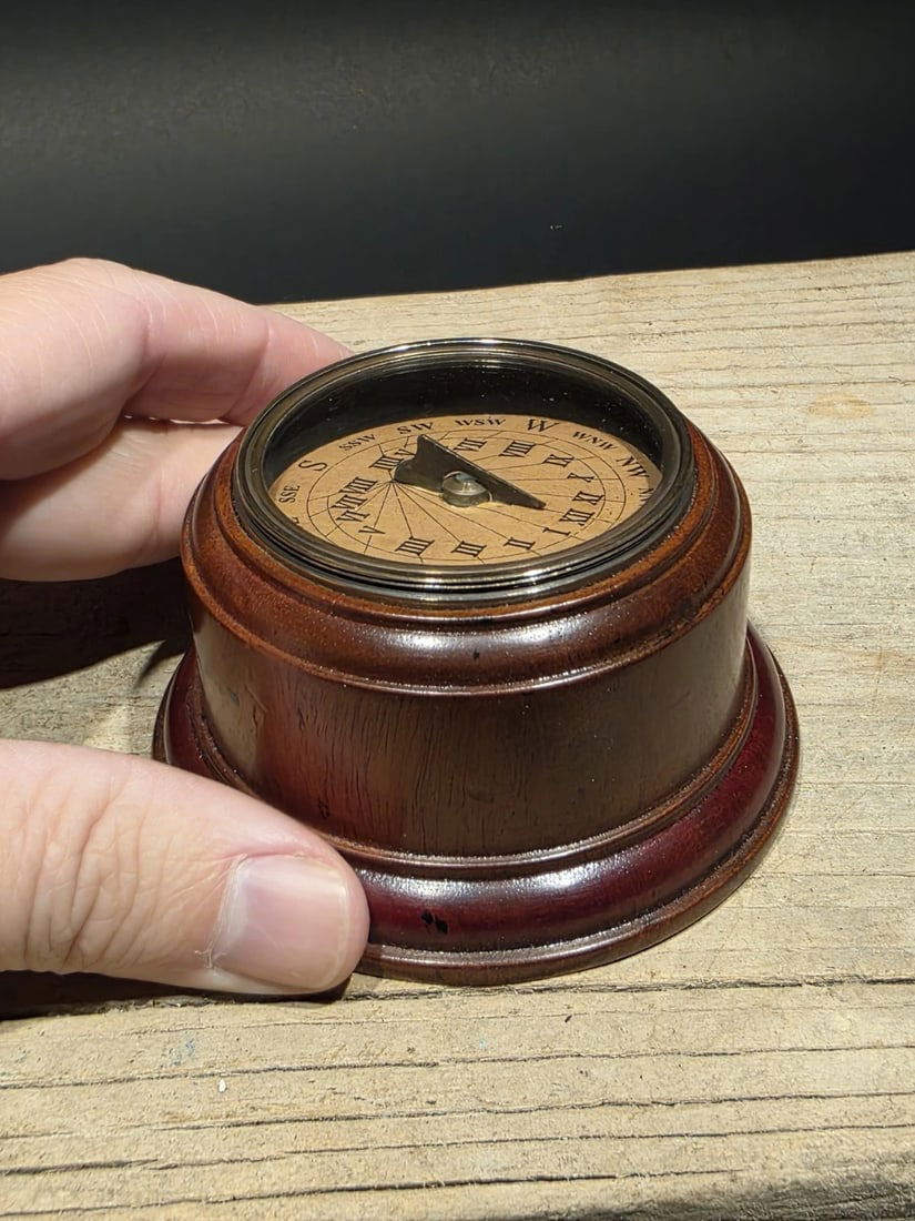 Turned Mahagony Wood Compass (1 of 11)