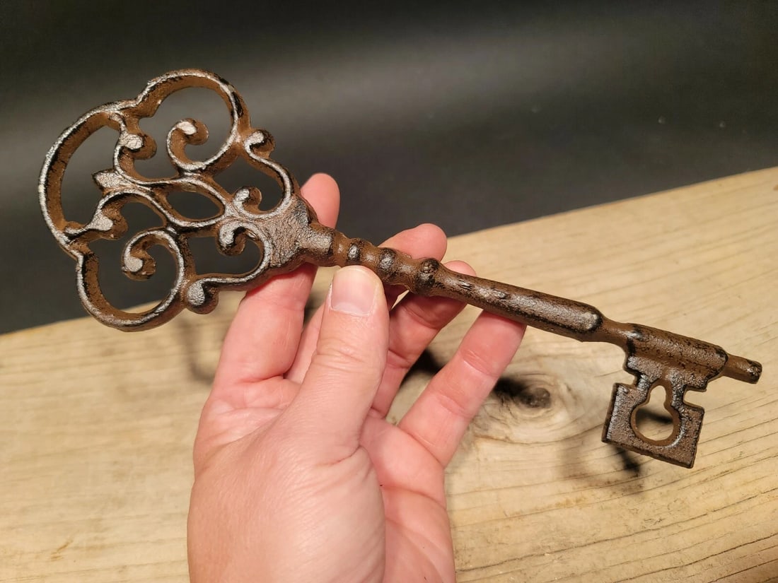 Cast Iron Large Ornate Skeleton Key - 4