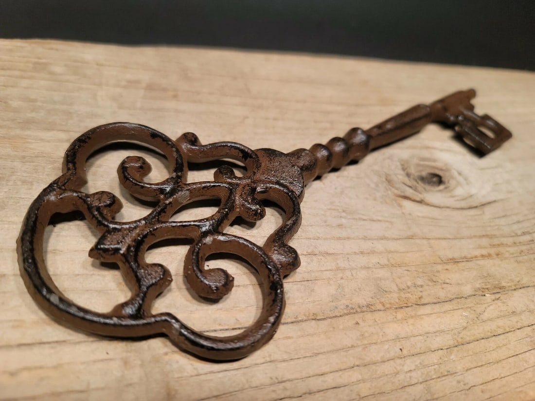 Cast Iron Large Ornate Skeleton Key - 7