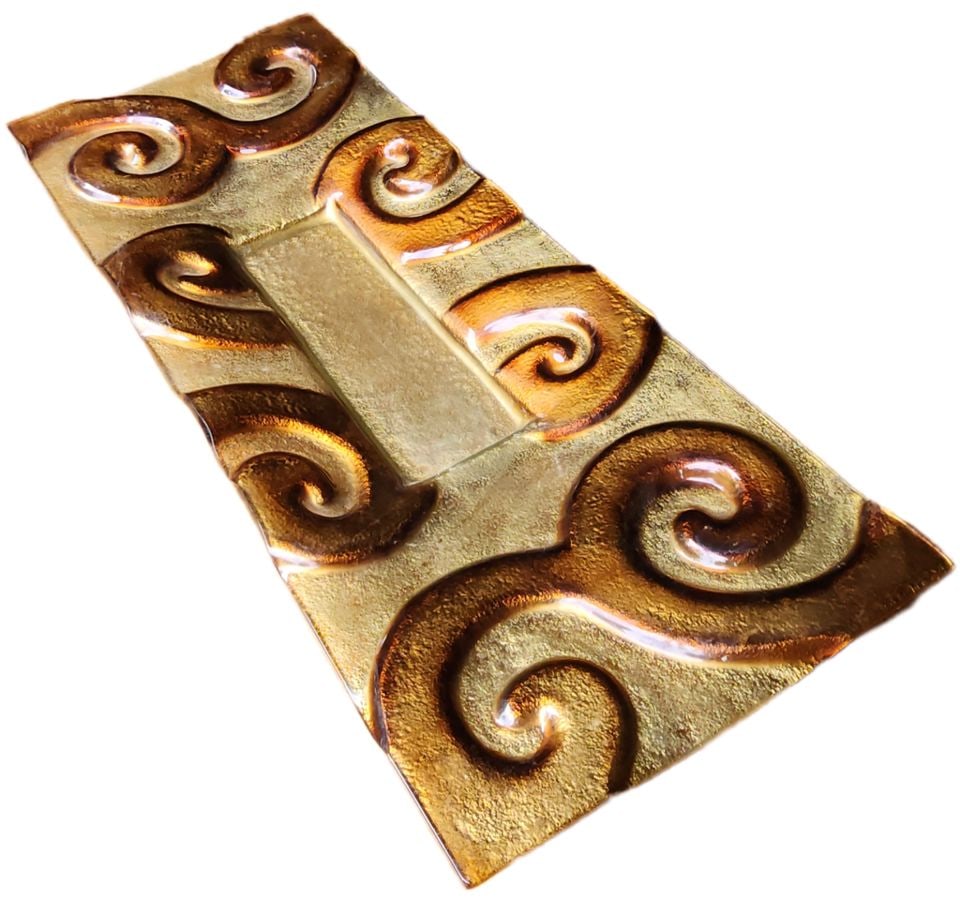 Vintage large mid-century modern heavy glass art centerpiece tray w/ bold sculptural look. 36" x 12": Title: Vintage large mid-century modern heavy glass art centerpiece tray w/ bold sculptural look. 36" x 12" Description: Vintage large mid-century modern heavy glass art centerpiece tray w/ bold sculp