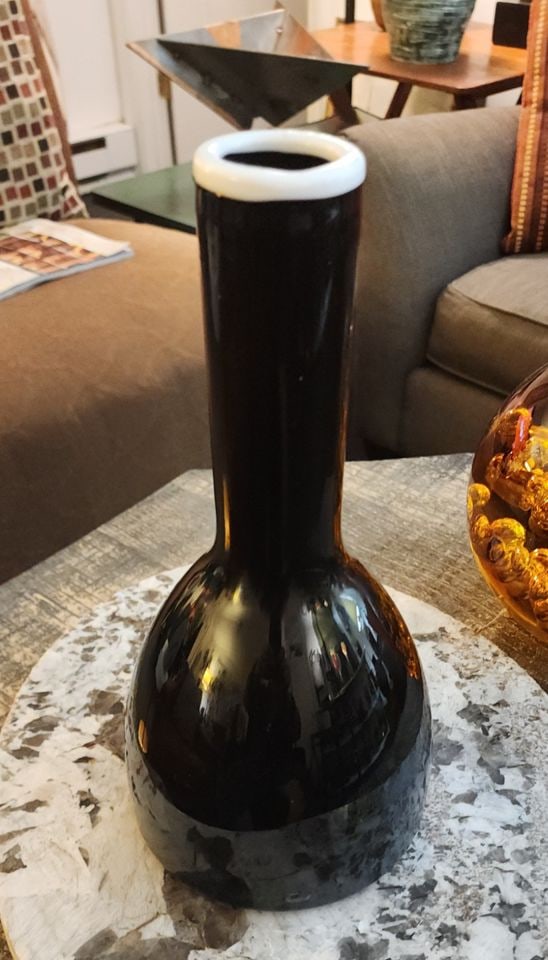 Vintage hand-blown 12"x 6" art glass vase w/ striking black & white composition. (Pontil on bottom.): Title: Vintage hand-blown 12"x 6" art glass vase w/ striking black & white composition. (Pontil on bottom.) Description: I Please note that this lot has a confidential reserve. When you leave a bid in