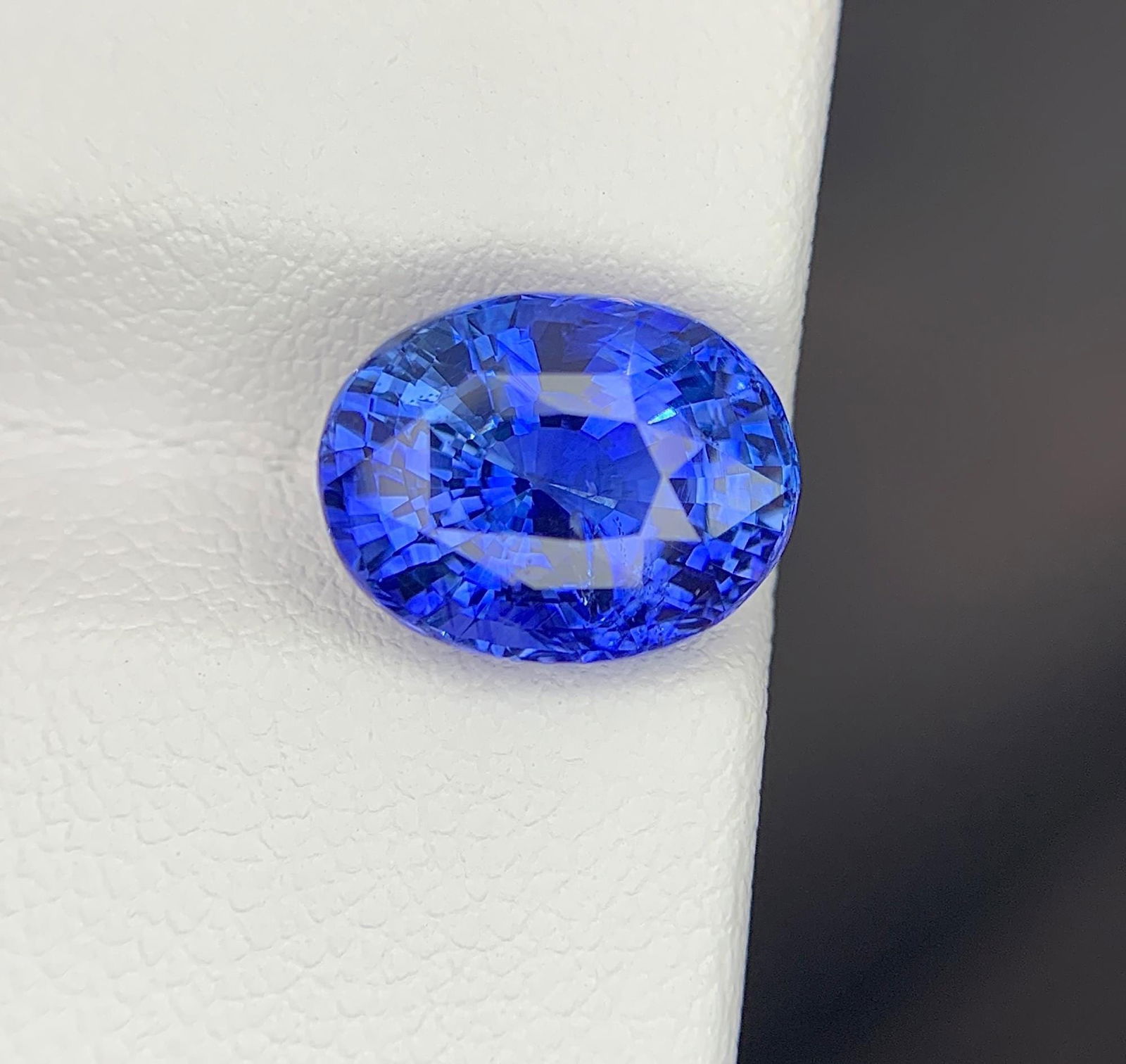 Natural Blue Sapphire: Faceted Oval Cut Gemstone For Jewelry 6.02 CTs - 10