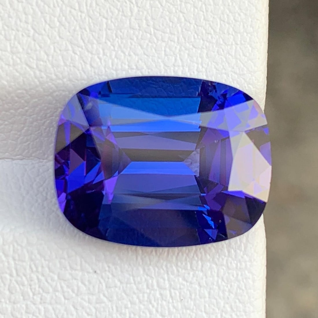 Natural AAA Tanzanite Loose Gemstone: 10.57 Carat Cushion Shape For Making Jewelry: Title: Natural AAA Tanzanite Loose Gemstone: 10.57 Carat Cushion Shape For Making JewelryDescription: Supplies for making crafts Materials: Gemstone: Tanzanite Natural