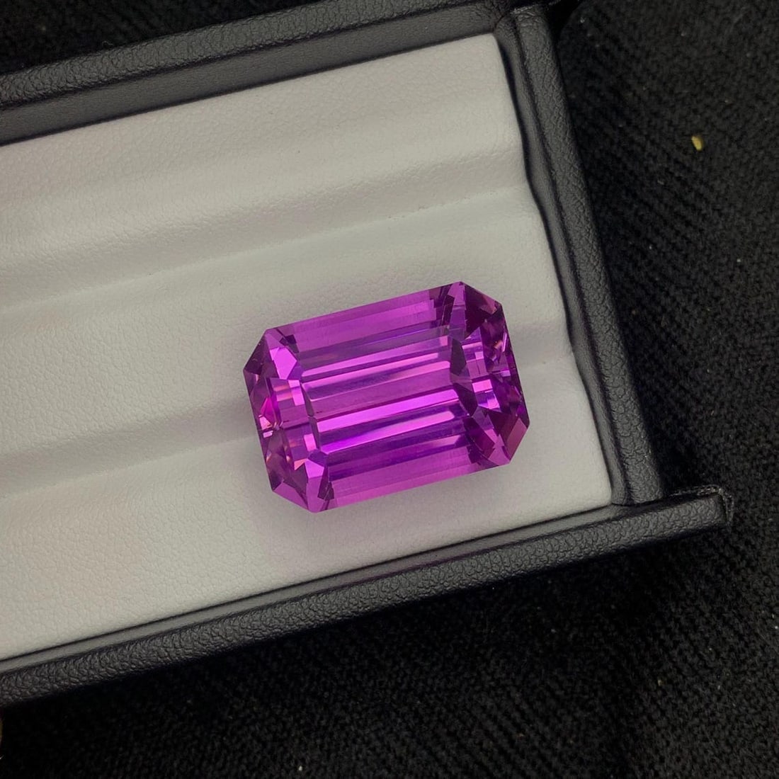 58.15 Carat Deep Fuchsia Pink Kunzite Gemstone: Emerald Cut - 7