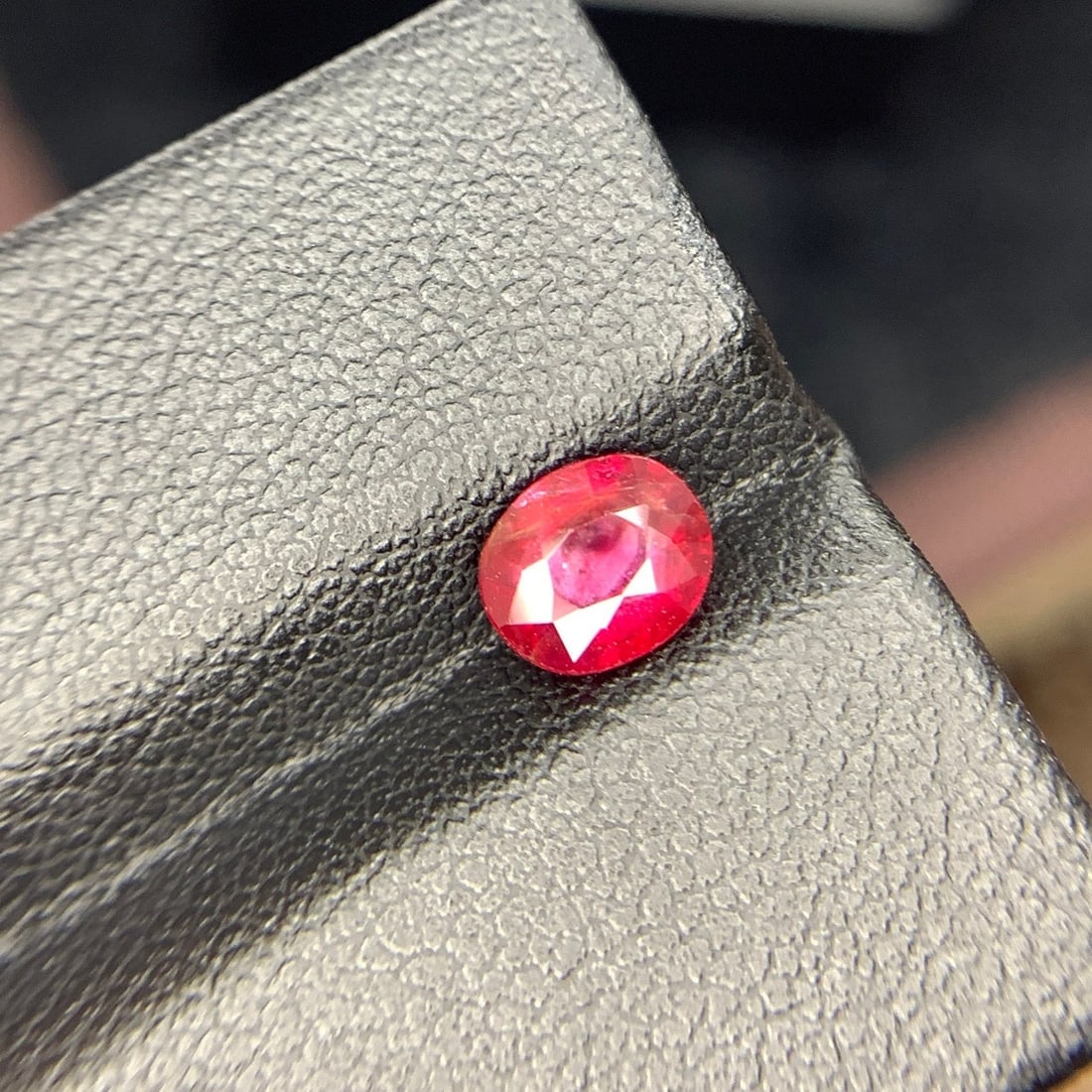 Mozambique Red Ruby Gemstone: 1.15 Carat Oval Cut Stone - 4