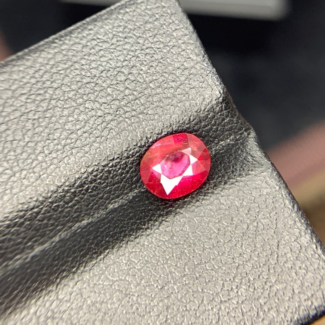 Mozambique Red Ruby Gemstone: 1.15 Carat Oval Cut Stone - 7