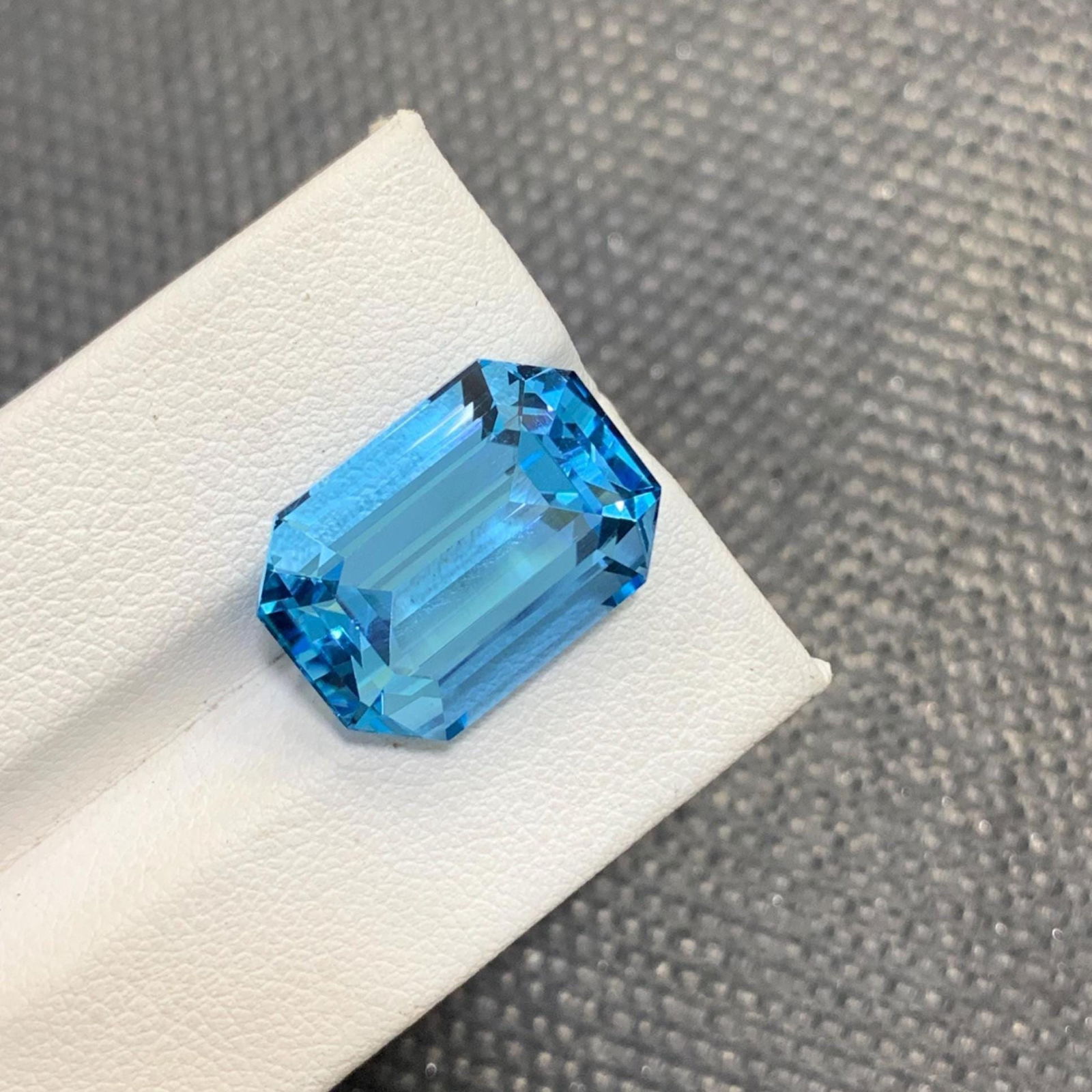 Emerald Cut Swiss Blue Topaz Gemstone: 20.70 Carat November Birthstone - 17
