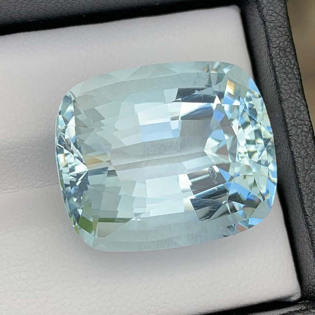 Natural Aquamarine Gemstone: 35.28 Carat Fancy Cut, Pakistan Origin: Title: Natural Aquamarine Gemstone: 35.28 Carat Fancy Cut, Pakistan Origin Description: Supplies for making crafts Materials: Gemstone: Aquamarine Natural Aquamarine Ge