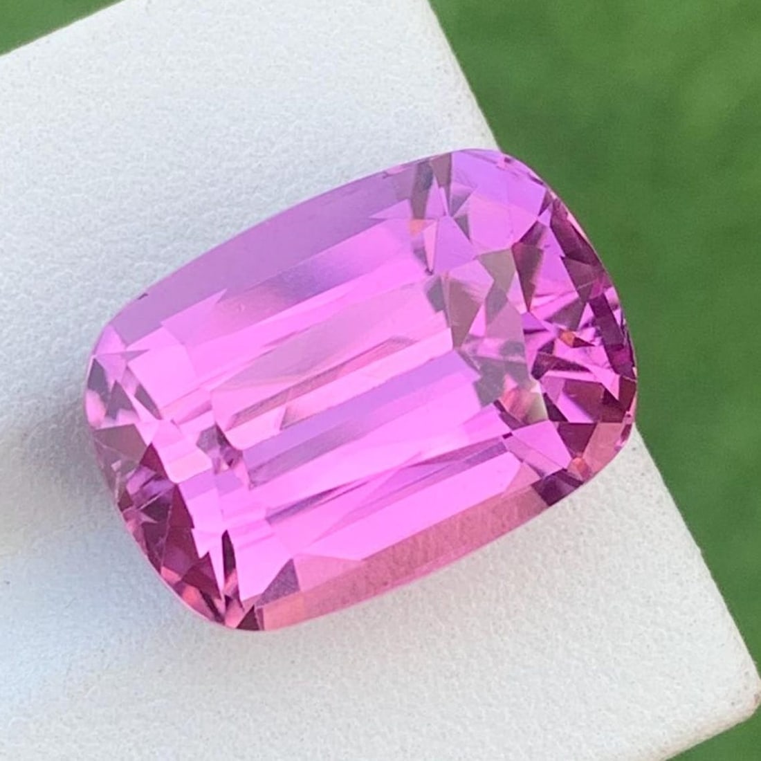 23.30 Carat Necklace Size Kunzite Cushion Cut Gemstone From Afghanistan: Title: 23.30 Carat Necklace Size Kunzite Cushion Cut Gemstone From AfghanistanDescription: Supplies for making crafts Materials: Gemstone: Kunzite Carat weight: 23.30 Gemology: Weight : 23.30
