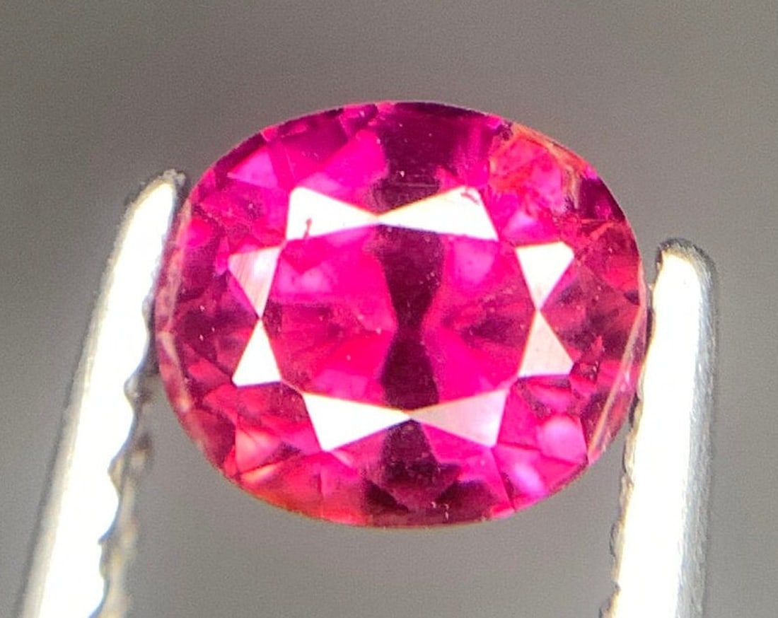 Oval Mozambique Ruby Loose Gemstone: Pinkish Red Jewelry Stone (0.90 CT): Title: Oval Mozambique Ruby Loose Gemstone: Pinkish Red Jewelry Stone (0.90 CT) Description: Supplies for making crafts Materials: Gemstone: Ruby Carat weight: 0.90 Ruby Loose Gemstone, Natural Ruby C