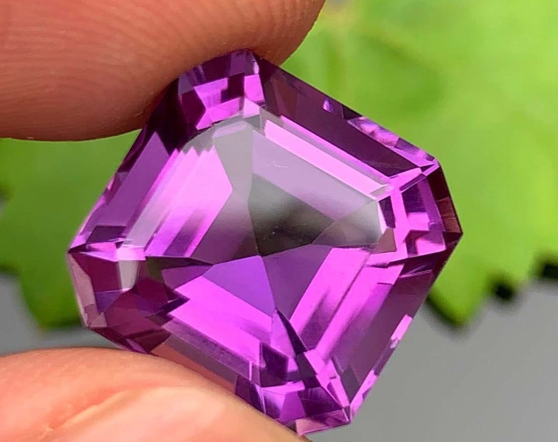 Asscher Cut Amethyst Gemstone: Natural February Birthstone (10.80 Carat): Title: Asscher Cut Amethyst Gemstone: Natural February Birthstone (10.80 Carat) Description: Supplies for making crafts Materials: Gemstone: Amethyst Carat weight: 10.80