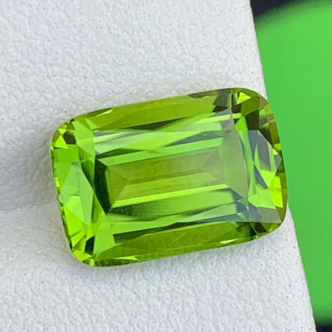 Cushion Cut Peridot Gemstone: Natural August Birthstone, Pakistan (4.24 carats) - 2