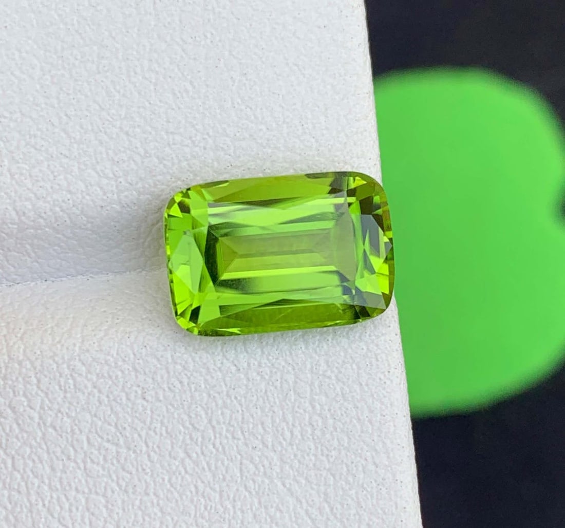 Cushion Cut Peridot Gemstone: Natural August Birthstone, Pakistan (4.24 carats) - 5