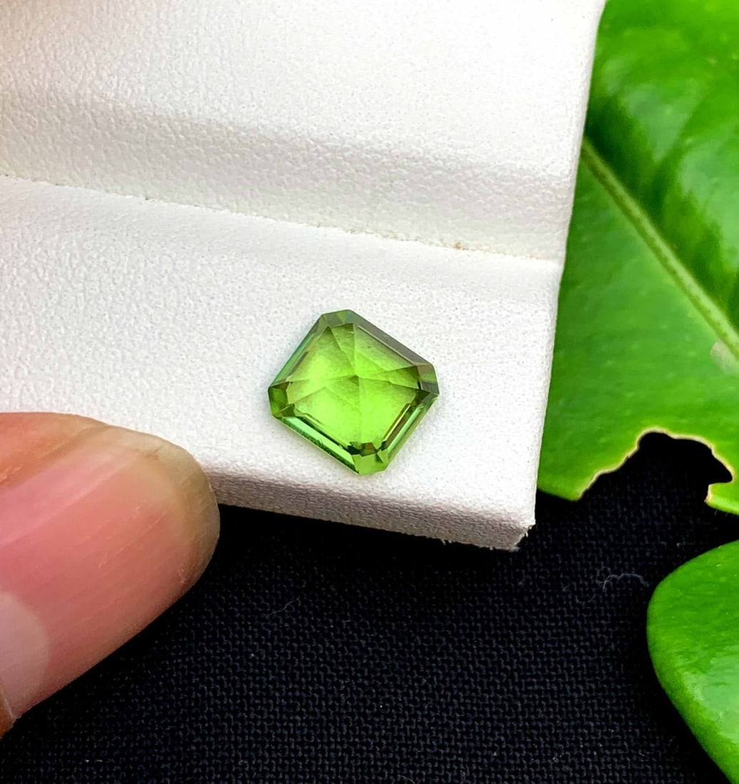 Natural Peridot Gemstone: 2.35 ct Asscher Cut, Pakistan - 4