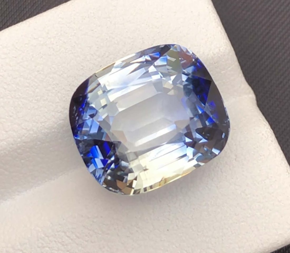 GRS Certified Faceted Bi Color Sapphire: 21.37 Carat Cushion Cut Gemstone - 8