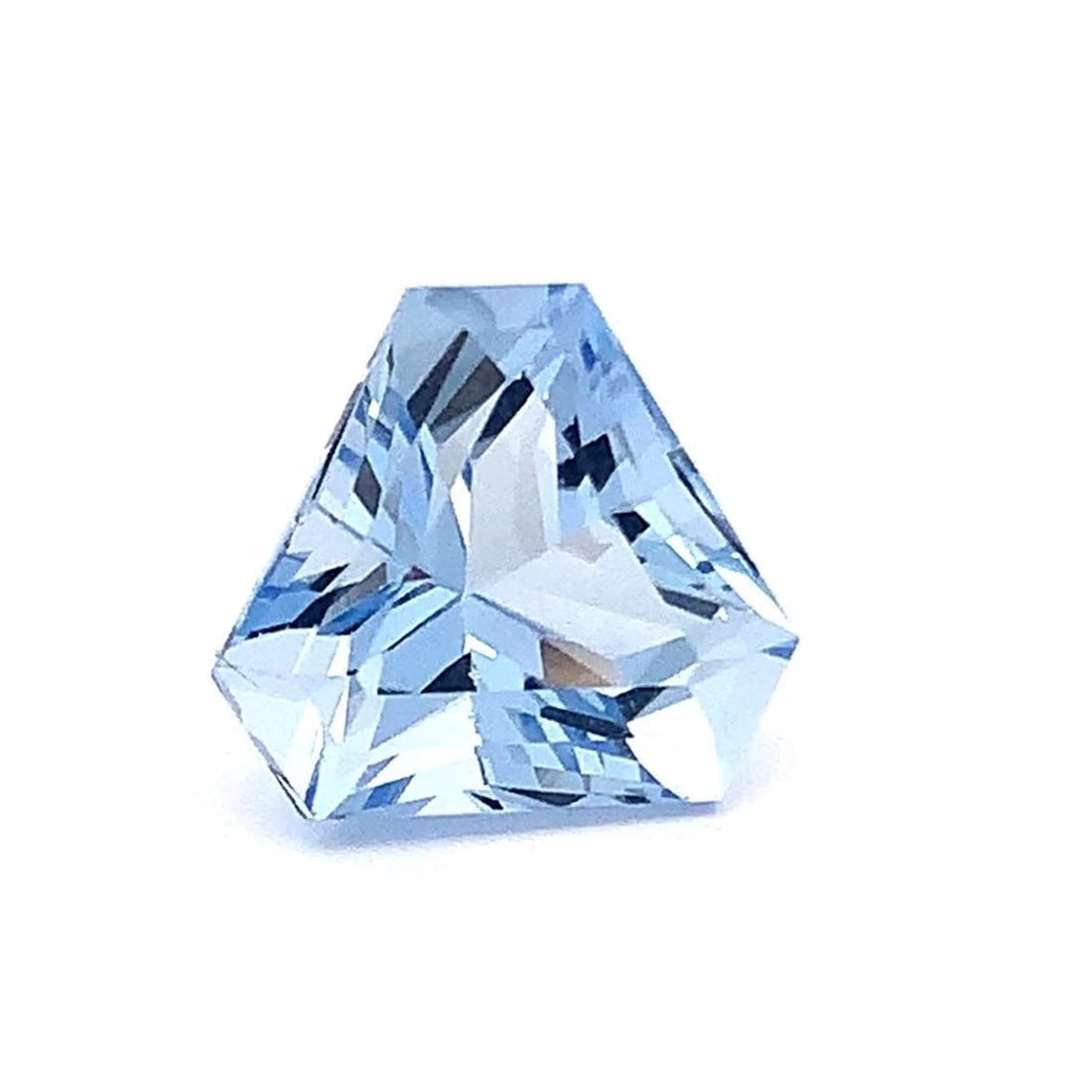 7.33 Carat Natural Ocean Bue Aquamarine Trillion Cut Gemstone For Jewellery: Title: 7.33 Carat Natural Ocean Bue Aquamarine Trillion Cut Gemstone For JewelleryDescription: Supplies for making crafts Materials: Gemstone: Aquamarine Carat weight: 7.33 Aquamarine Details: