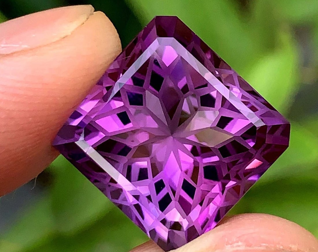 Natural Amethyst Gemstone: Precision Flower Cut, 19.35 Carats: Title: Natural Amethyst Gemstone: Precision Flower Cut, 19.35 Carats Description: Supplies for making crafts Materials: Gemstone: Amethyst Carat weight: 19.35 <