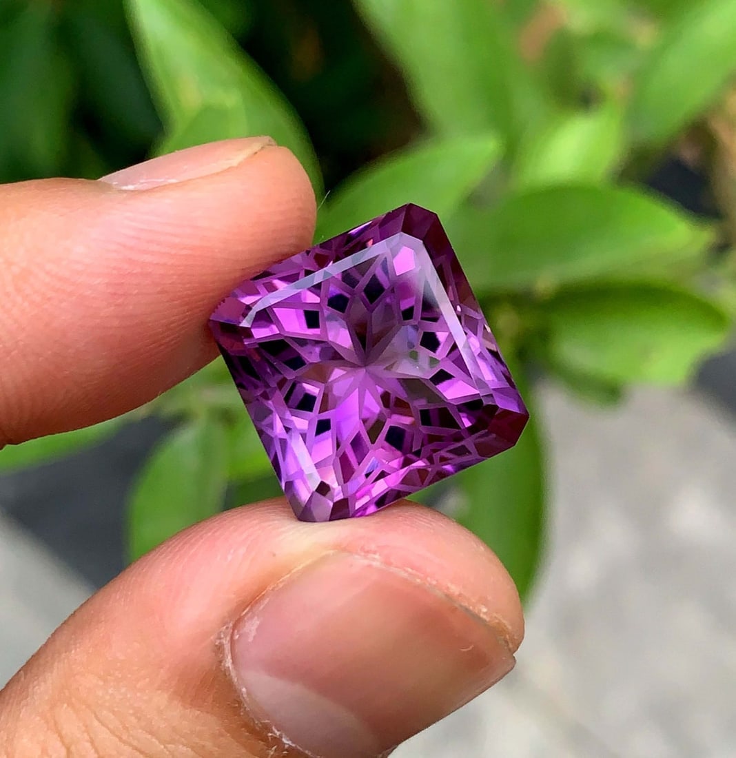 Natural Amethyst Gemstone: Precision Flower Cut, 19.35 Carats - 3
