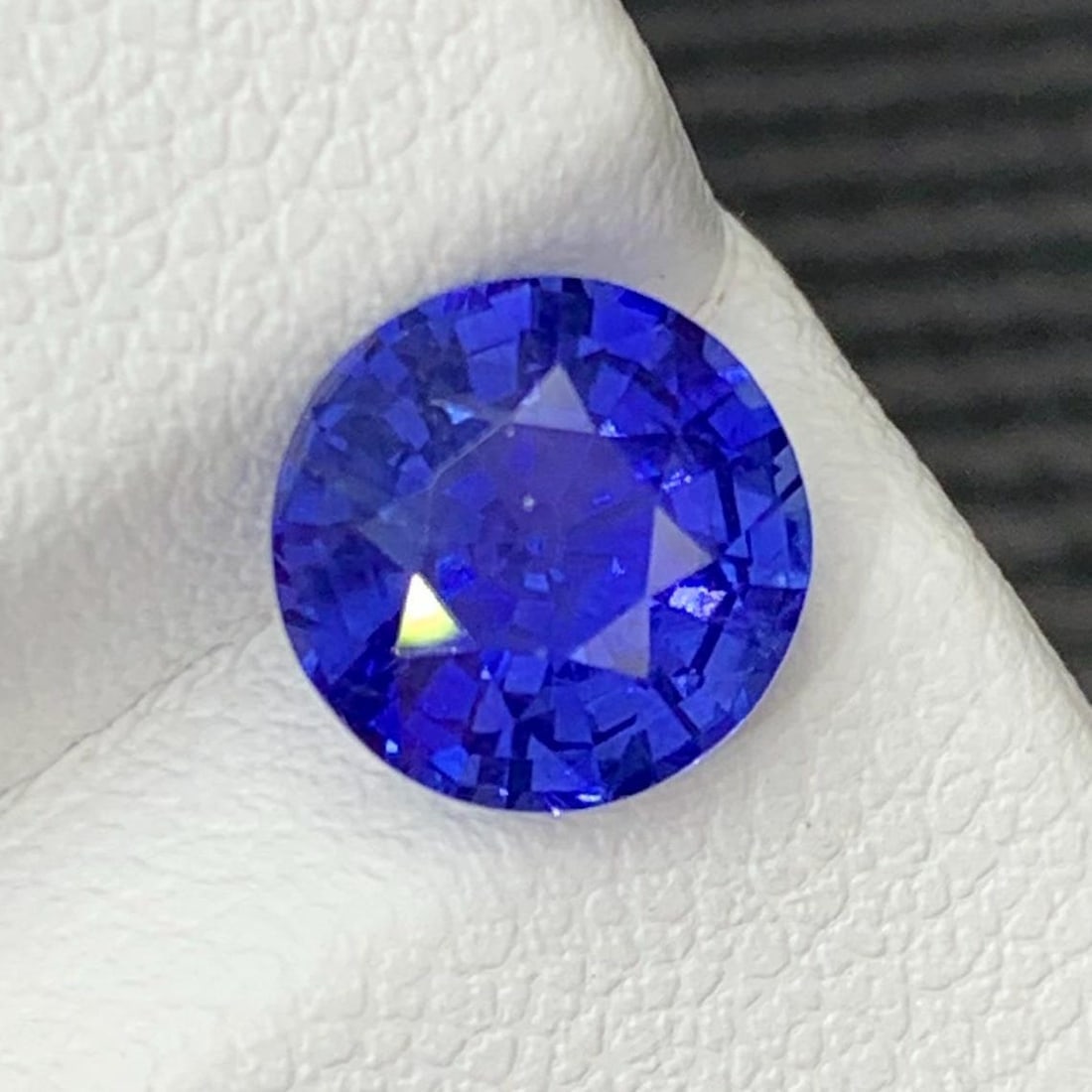 Normal Heat Sapphire Royal Blue Color Gemstone From Sri Lankan - 2.350 Carat: Title: Normal Heat Sapphire Royal Blue Color Gemstone From Sri Lankan - 2.350 Carat Description: " Supplies for making crafts Materials: Gemstone: Sapphire Carat weight: 2.350 Sapphire Details: •