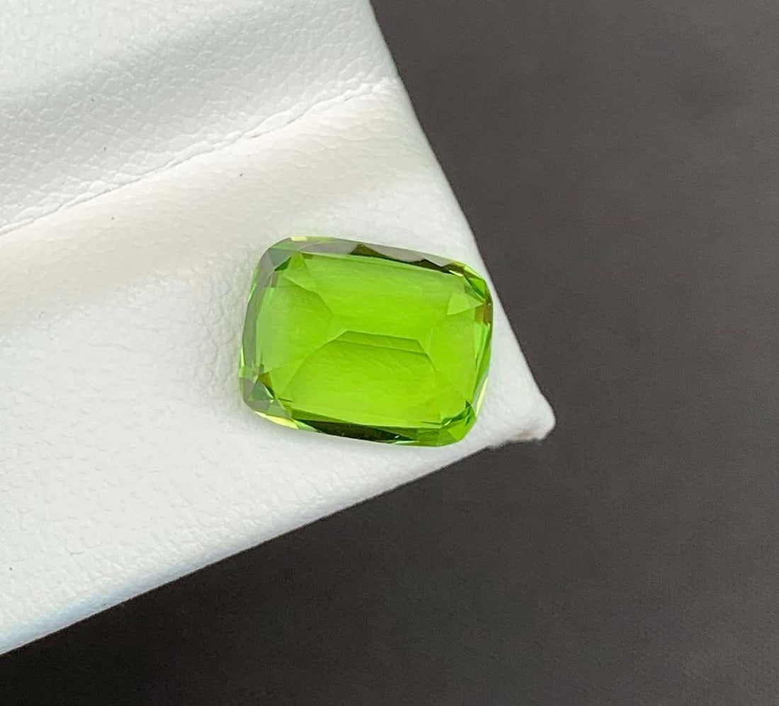 Cushion Cut Peridot Gemstone: Natural August Birthstone, Pakistan (4.43 carats) - 2
