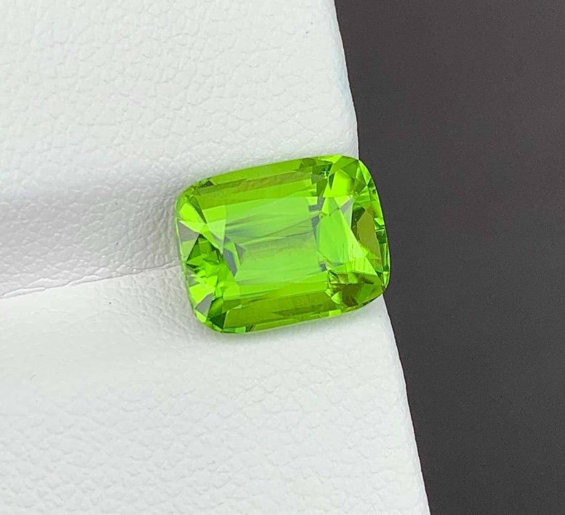 Cushion Cut Peridot Gemstone: Natural August Birthstone, Pakistan (4.43 carats) - 4