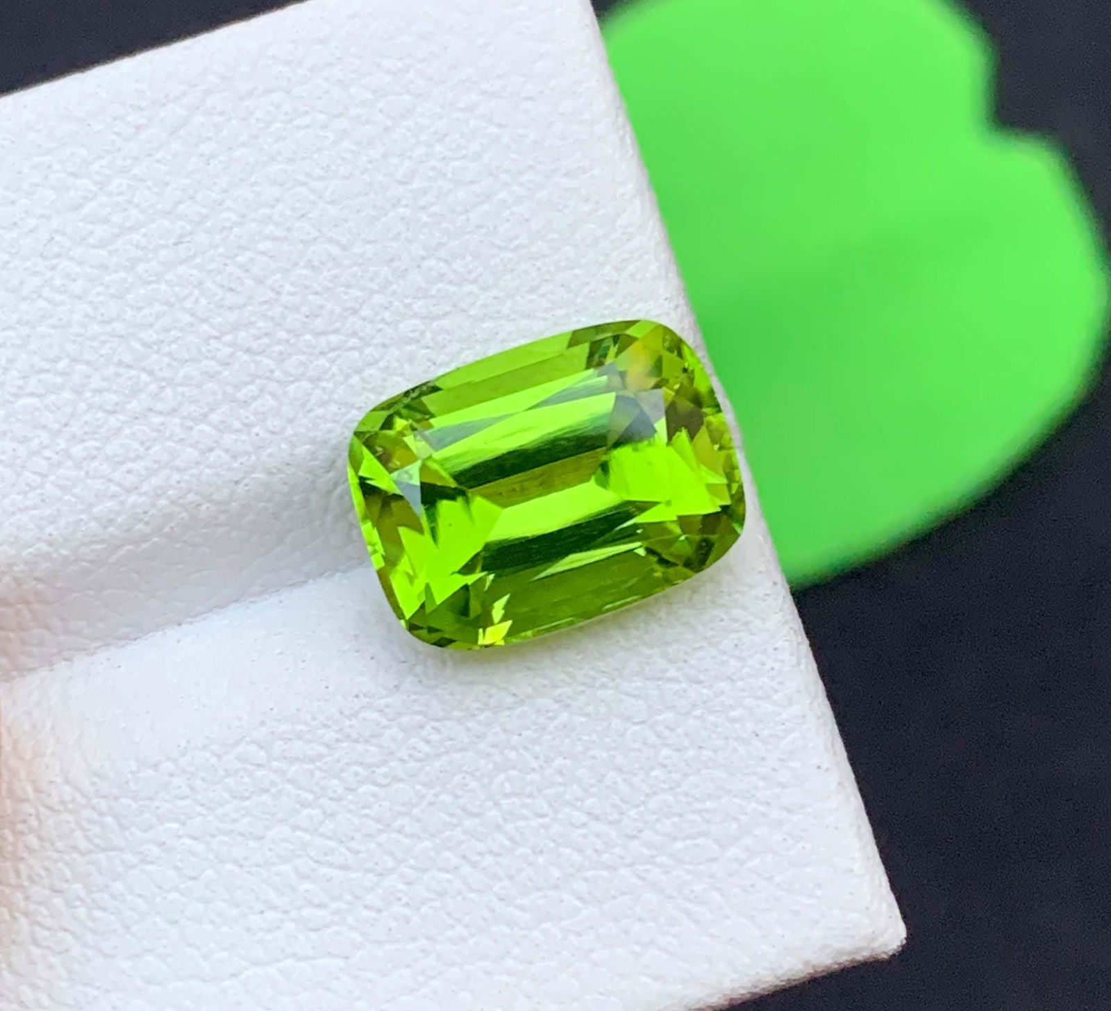 Cushion Cut Peridot Gemstone: Natural August Birthstone (4.68 carats) - 10
