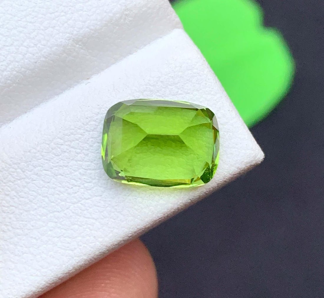 Cushion Cut Peridot Gemstone: Natural August Birthstone (4.68 carats) - 4