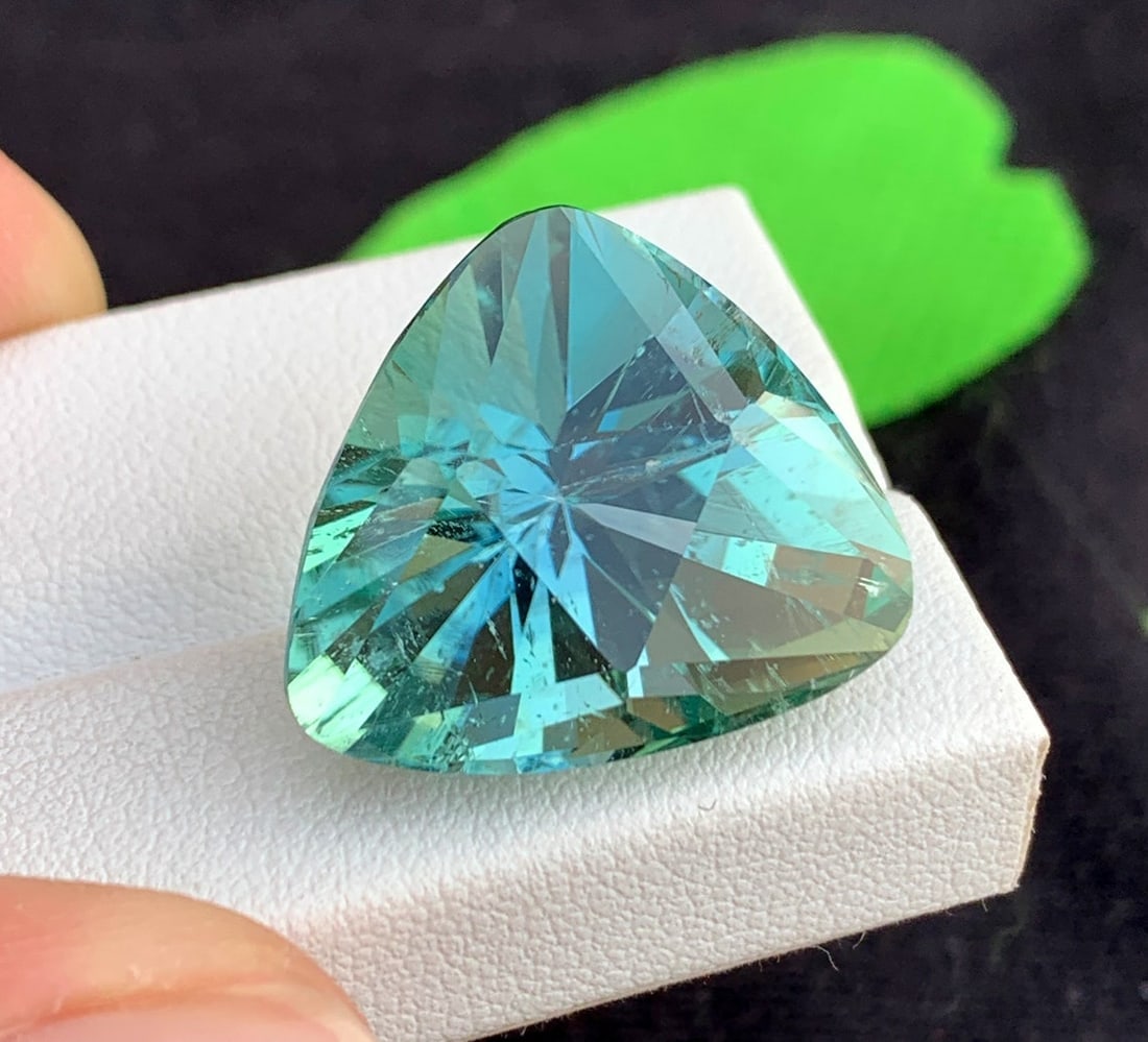 Green Kunzite Gemstone: 32.70 Carat Trillion Cut November Birthstone - 2