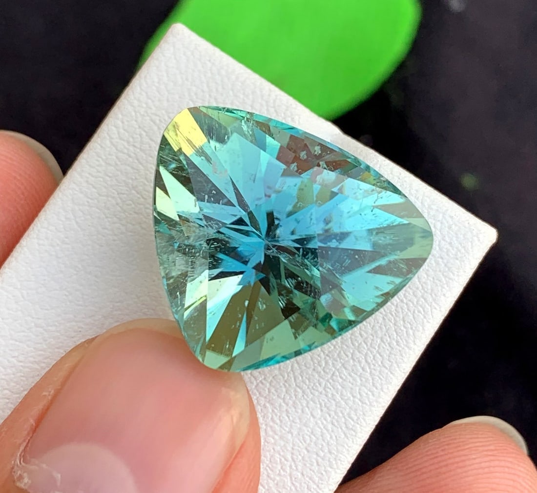 Green Kunzite Gemstone: 32.70 Carat Trillion Cut November Birthstone - 3