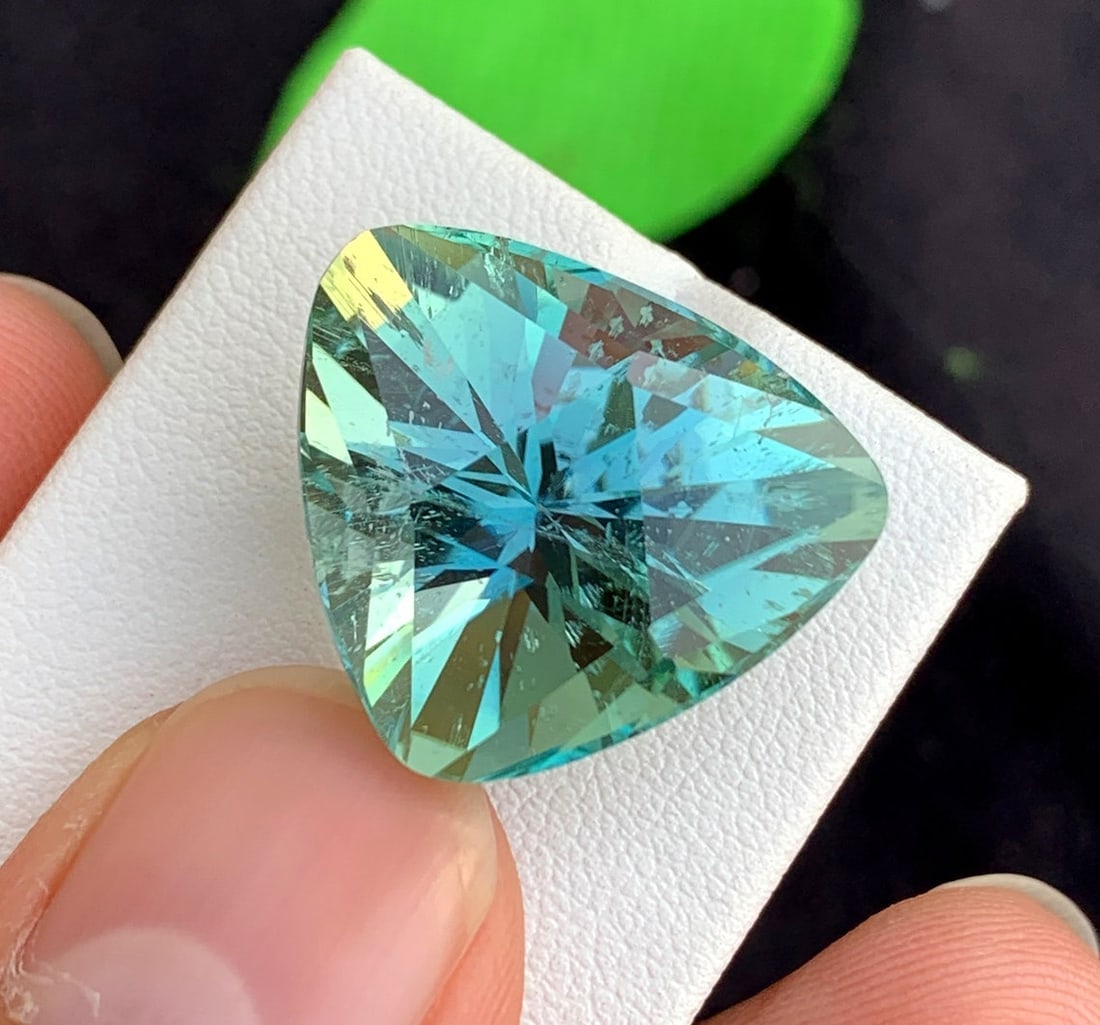 Green Kunzite Gemstone: 32.70 Carat Trillion Cut November Birthstone - 5