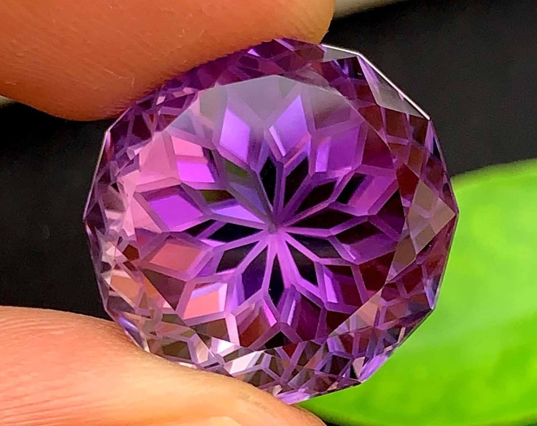 Flower Cut Amethyst Gemstone: Natural February Birthstone, 28.55 Carats: Title: Flower Cut Amethyst Gemstone: Natural February Birthstone, 28.55 Carats Description: Supplies for making crafts Materials: Gemstone: Amethyst Carat weight: 28.55 <