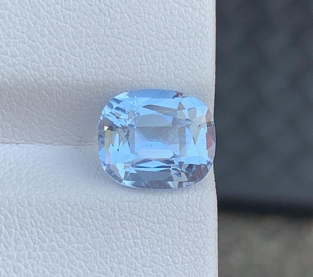 Santa Maria Aquamarine Gemstone: 3.60 CT Cushion Cut Beryl - 4