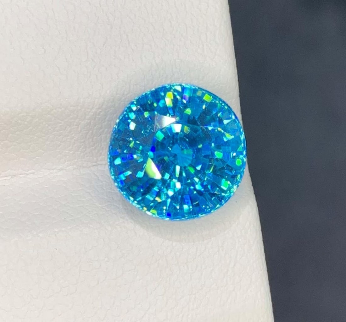 Cambodian Blue Zircon Gemstone : 10.46 CT Round Cut - 3