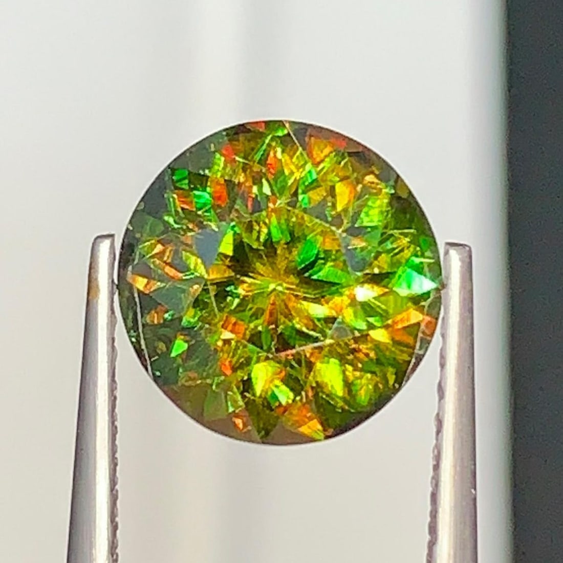 Natural Chrome Sphene Titanite Gemstone: 3.10 Carat Round Cut June Birthstone: Title: Natural Chrome Sphene Titanite Gemstone: 3.10 Carat Round Cut June Birthstone Description: Supplies for making crafts Materials: Gemstone: Sphene Weight : 3.10 c