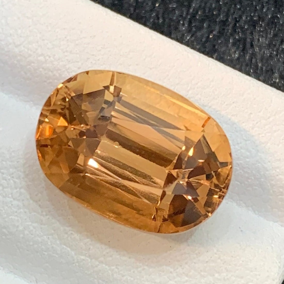 Rich Golden Topaz Gemstone: 13.90 Carat Oval Cut from Pakistan: Title: Rich Golden Topaz Gemstone: 13.90 Carat Oval Cut from PakistanDescription: " Supplies for making crafts Materials: Gemstone: Topaz Carat weight: 13.90 Topaz Details: • Weight :